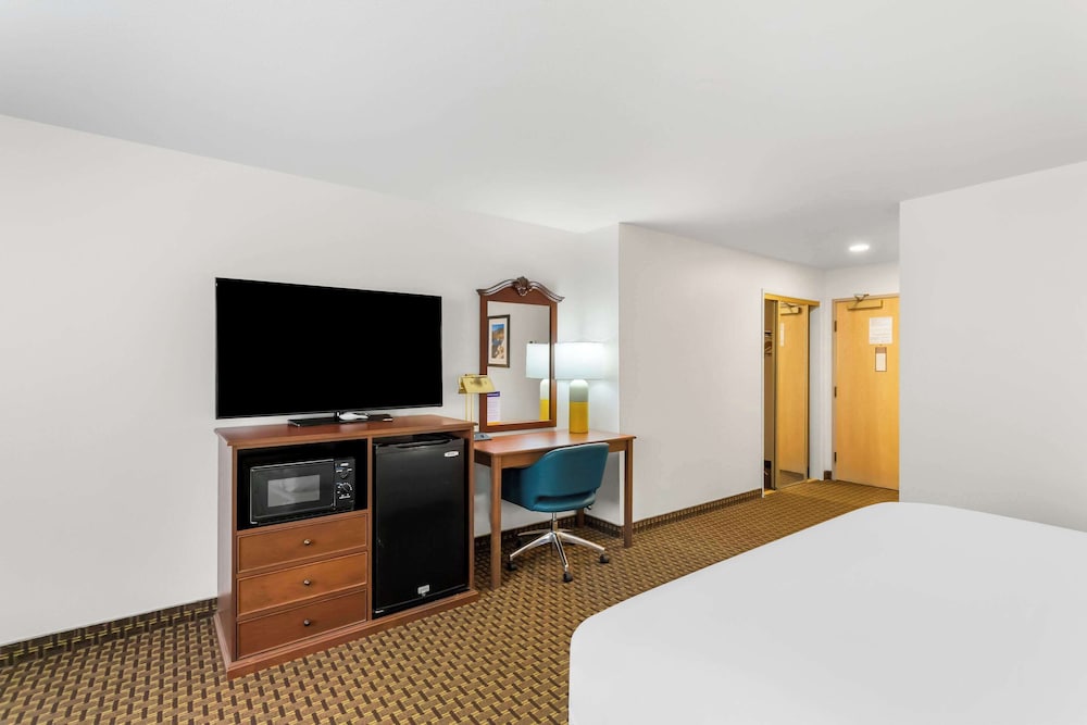 Comfort Inn & Suites Susanville - photo 12