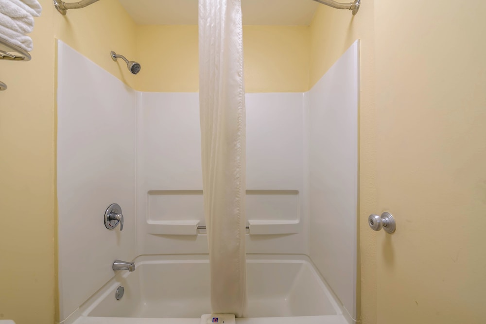 Motel 6 Forsyth GA Tift College - photo 20