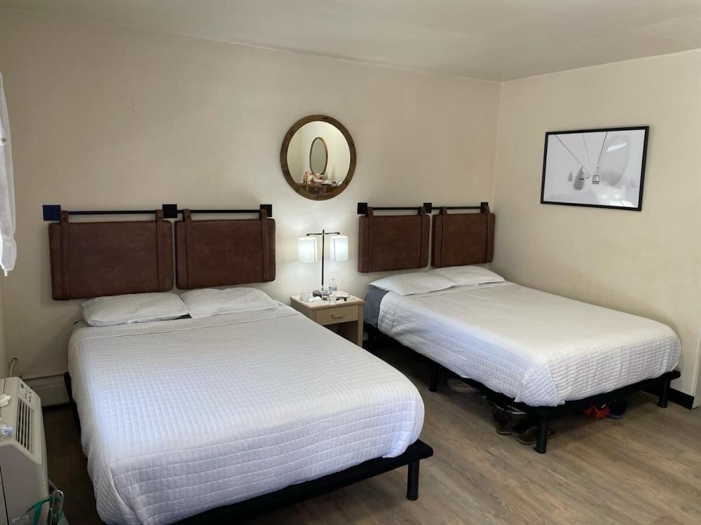 Mac s Motel - photo 7