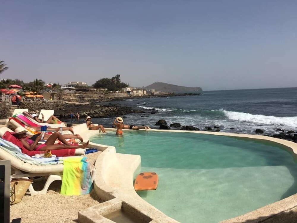 Surfer Paradise - carbon neutral hotel in Dakar
