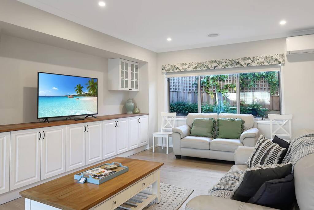 The Panorama Retreat Sleeps 12 Aircon Brand New Great Multifamily Stay Beach Wineries Golf — Portarlington