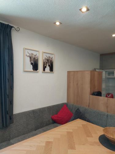 Ferienwohnung Tramunt im Hotel Casada in Galtuer, Austria