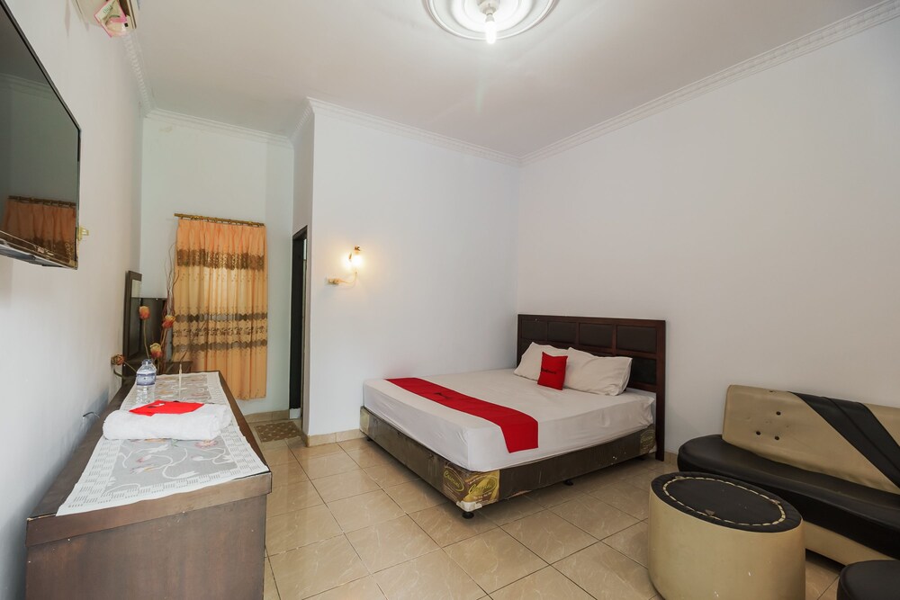 RedDoorz near Jalan Mayjen Sutoyo Bengkulu in Bengkulu, Indonesia