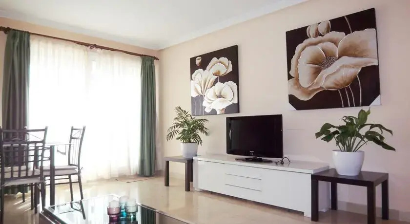 Fantastico Apartamento Con Vistas Panoramicas En Selwo — 5-Star Luxury Hotel in Estepona, Spain