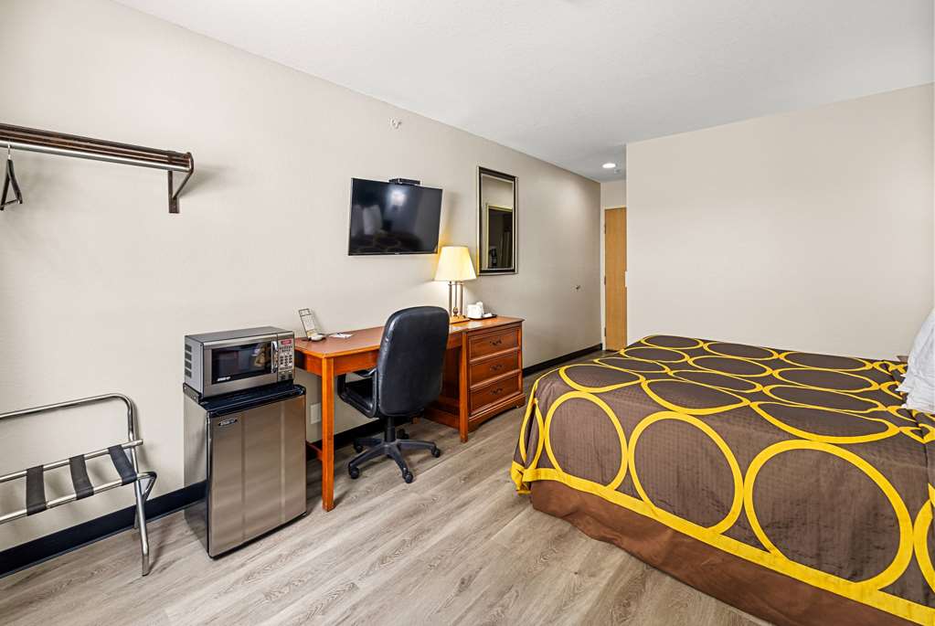 Super 8 by Wyndham Pittsburgh Monroeville - photo 28