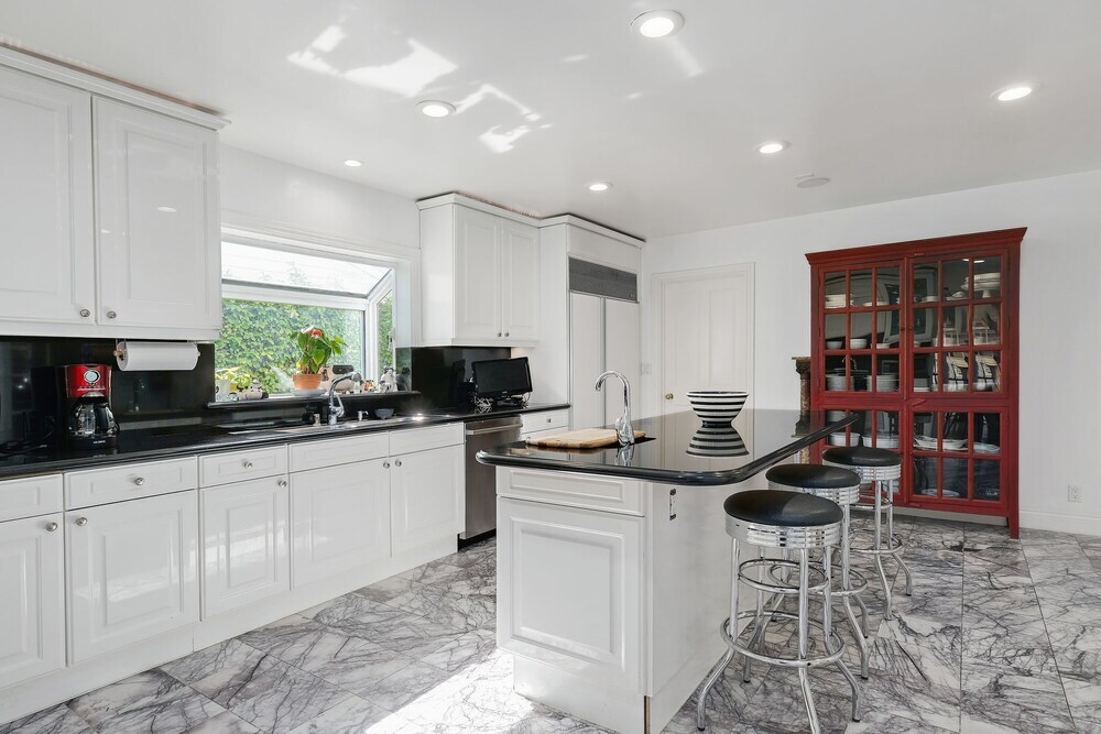 Hollywood Hills Upscale - photo 13