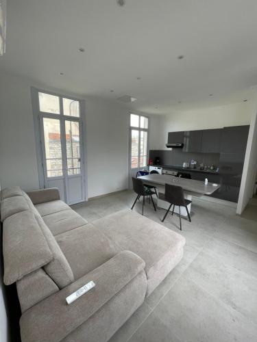 Cosy Flat 250m From Beach - carbon neutral hotel in Nice