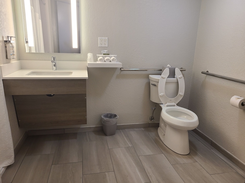 Holiday Inn Express & Suites Ft. Lauderdale N Exec Airport by IHG - photo 34