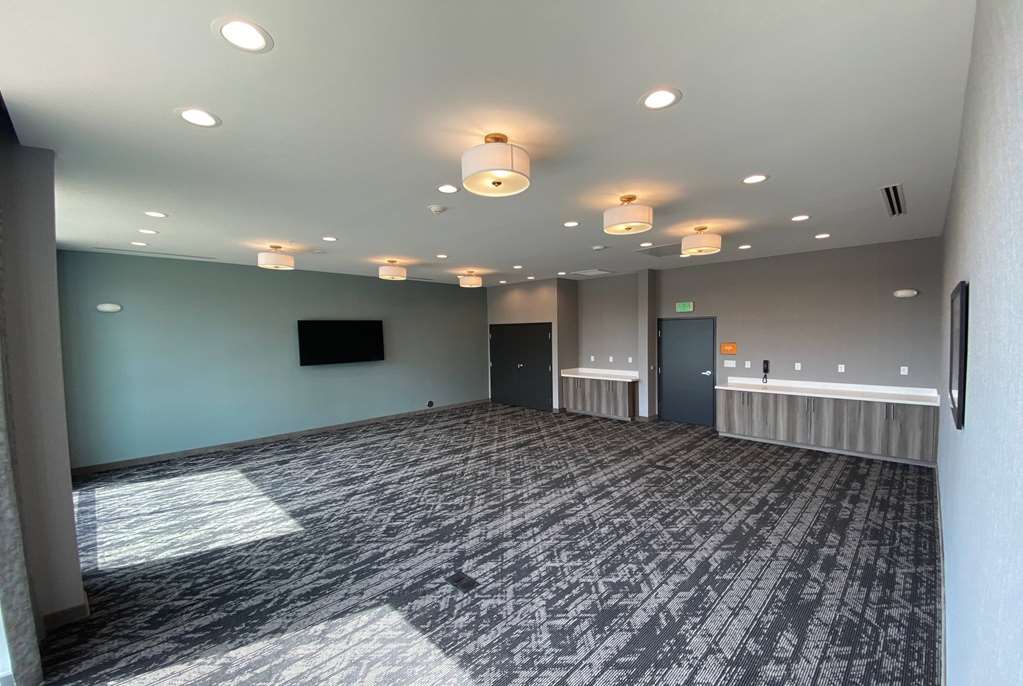 La Quinta Inn & Suites by Wyndham Centralia - photo 54