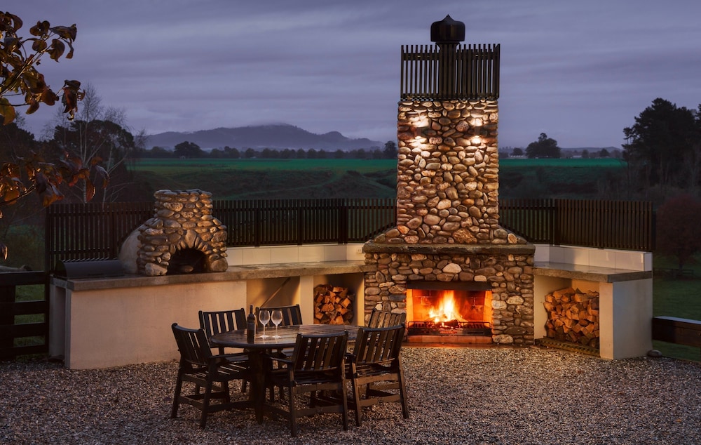 De Preaux Lodge Luxury Bed & Breakfast — 4-Star Luxury Hotel in Matamata, New Zealand