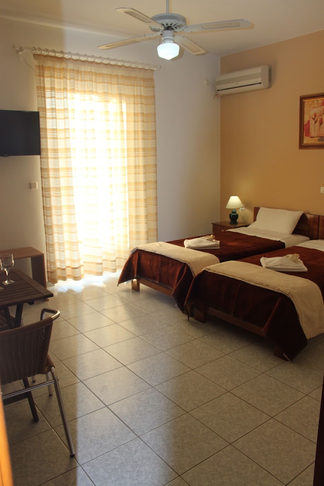 123 Armonia Studios in Aidipsos, Greece