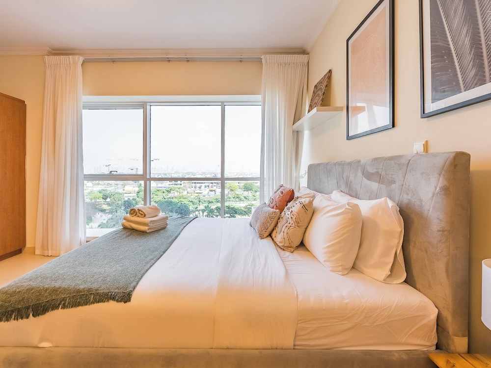 Stylish Studio Escape in the Heart of JLT — 4-Star Luxury Hotel in Dubai, United Arab Emirates