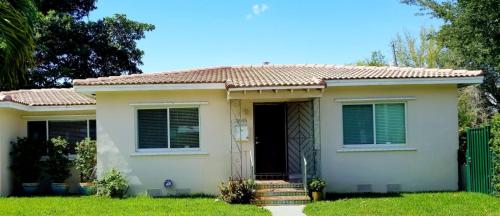 Family Guayabita's House — 4-Star Luxury Hotel in Miami, United States