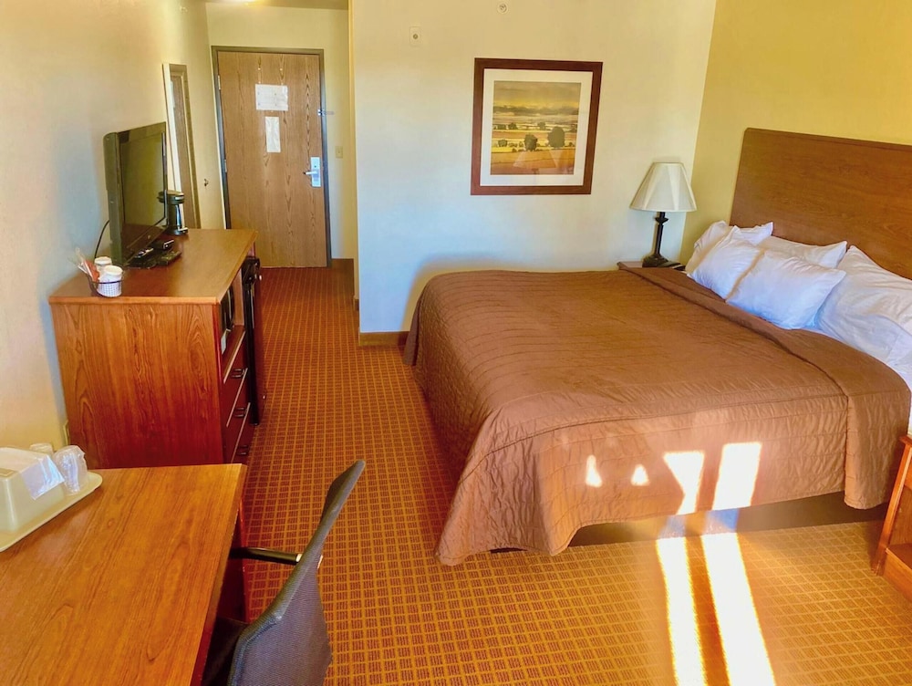 Park View Inn & Suites Hoisington - photo 10