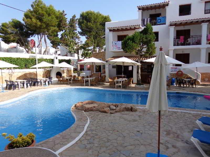Apartamentos Los Pinares Benet — 4-Star Luxury Hotel in Santa Eularia Des Riu, Spain