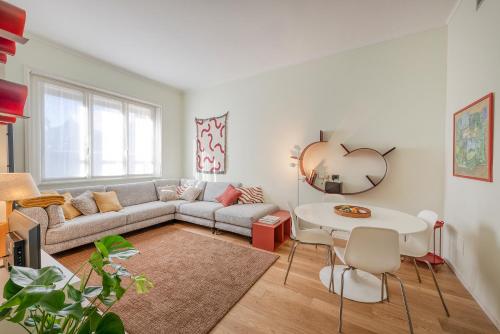 110mq Santa Sofia Apartment in the center of Milan 10 min walk from Duomo — 4-Star Luxury Hotel in Milan, Italy