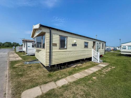 Lovely 6 Berth Caravan For Hire At Barmston Beach Holiday Park Ref 62062hc 20673793 — Lund