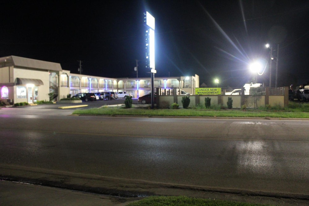 Hutchinson Inn - photo 47