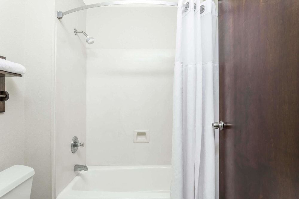 Brentwood Inn & Suites - photo 5