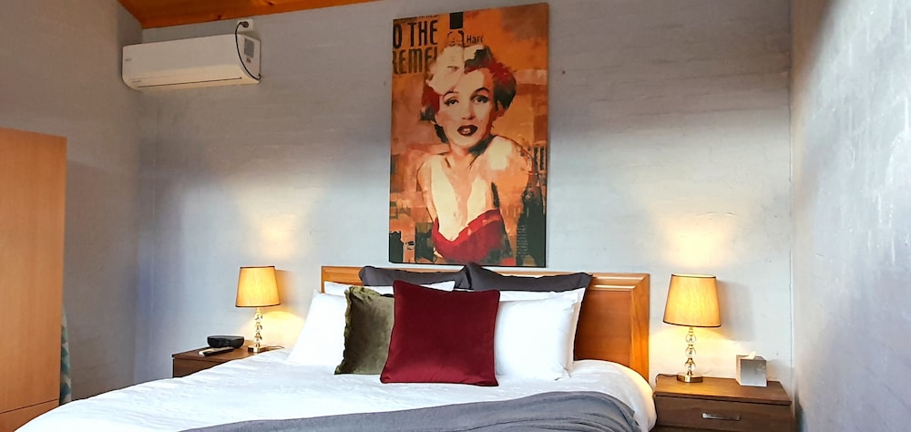 Great Escape Lofts — 4-Star Luxury Hotel in Gloucester, Australia
