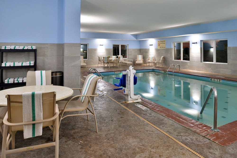 Hampton Inn Kansas City Northeast - photo 48