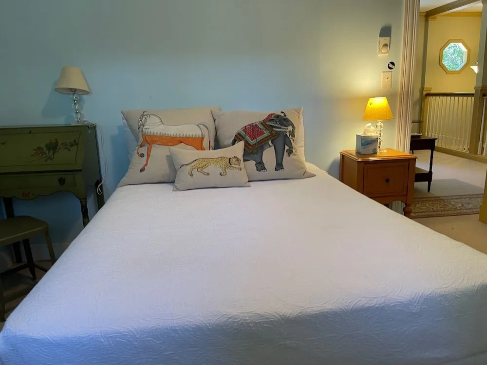 Las Flores Villa — 5-Star Luxury Hotel in New Preston, United States
