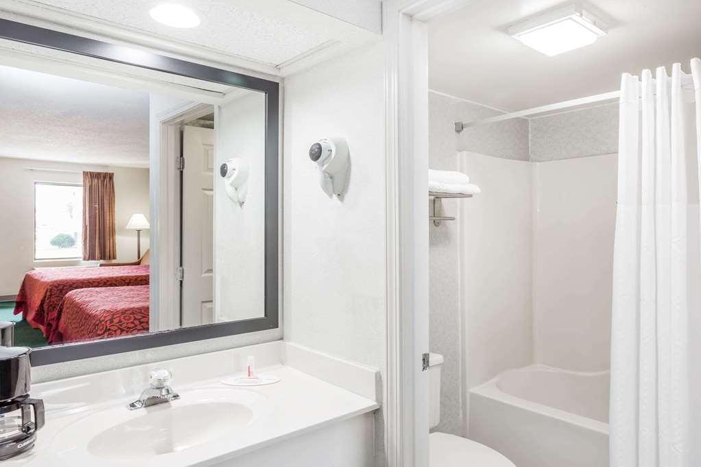Days Inn by Wyndham Hendersonville - photo 10
