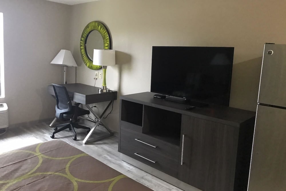 Super 8 by Wyndham Pascagoula - photo 8