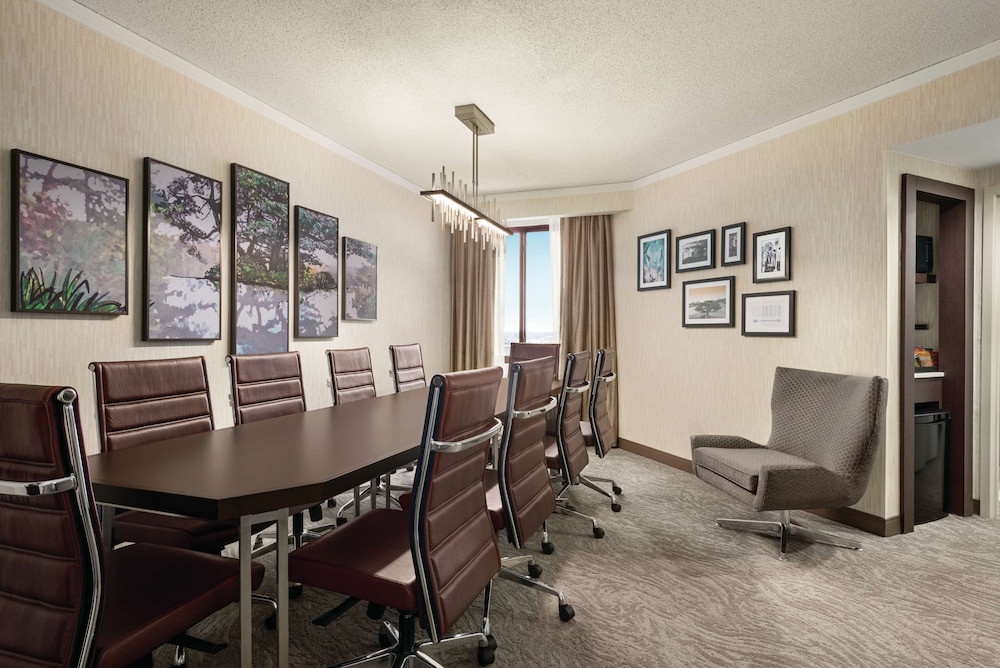 Embassy Suites by Hilton Chicago North Shore Deerfield - photo 27