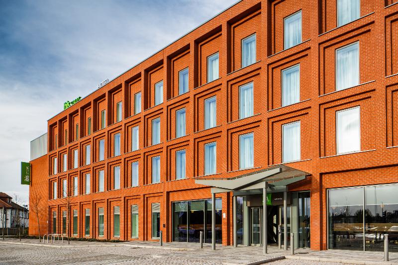 Ibis Styles London Heathrow East - carbon neutral hotel in Hounslow