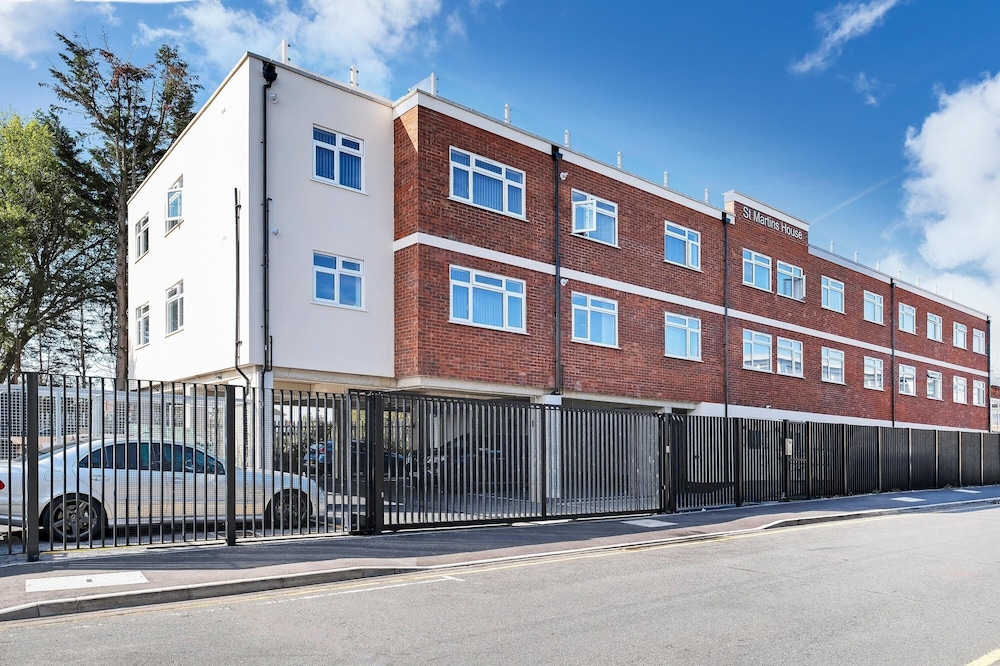 St Martins 2 Bedroom Apartments in Ruislip By 360 Stays — 4-Star Luxury Hotel in Ruislip, United Kingdom