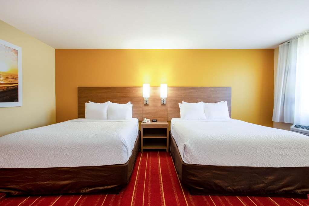 Days Inn by Wyndham Marquette - photo 35