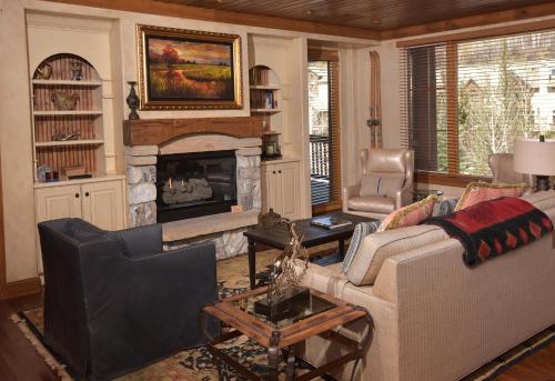 Three Bedroom Apartment — 4-Star Luxury Hotel in Avon, United States