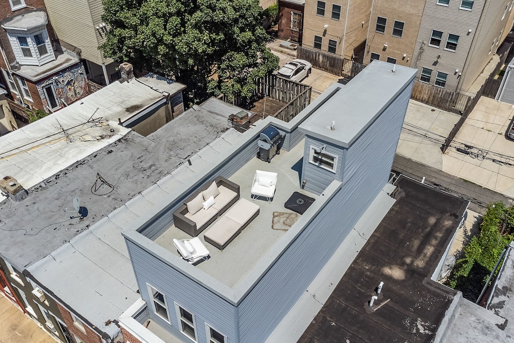 Trendy Fairmount Gem Roof Deck — 4-Star Luxury Hotel in Philadelphia, United States