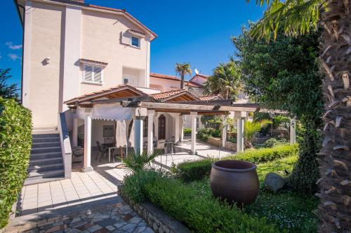 Villa Palma — 4-Star Luxury Hotel in None, Croatia