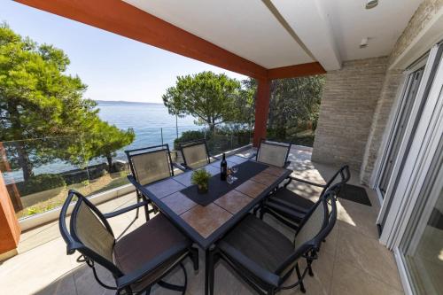 Villa Karmen Adriatica — 4-Star Luxury Hotel in Kukljica, Croatia