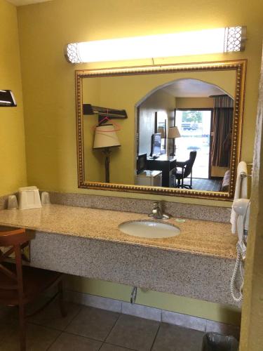 Kings Inn Mexia - photo 26
