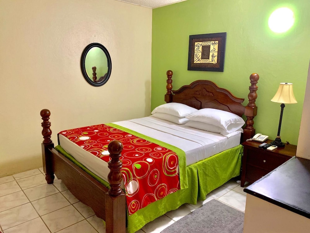 Seaview Inn — Basseterre