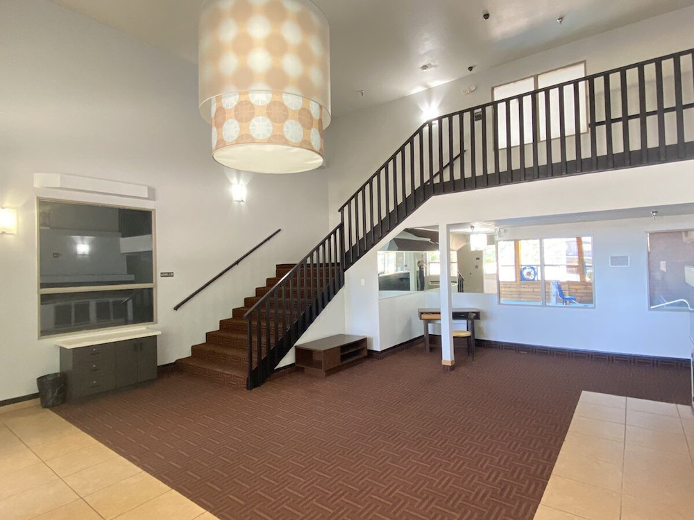 Pinetop Studio Suites - photo 9