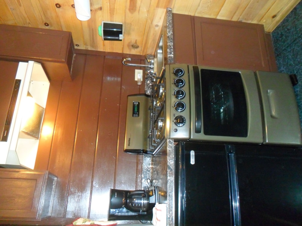 Big Bear Manor Spa Cabins - photo 13