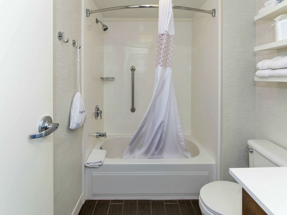 Hampton Inn Norfolk Naval Base - photo 23
