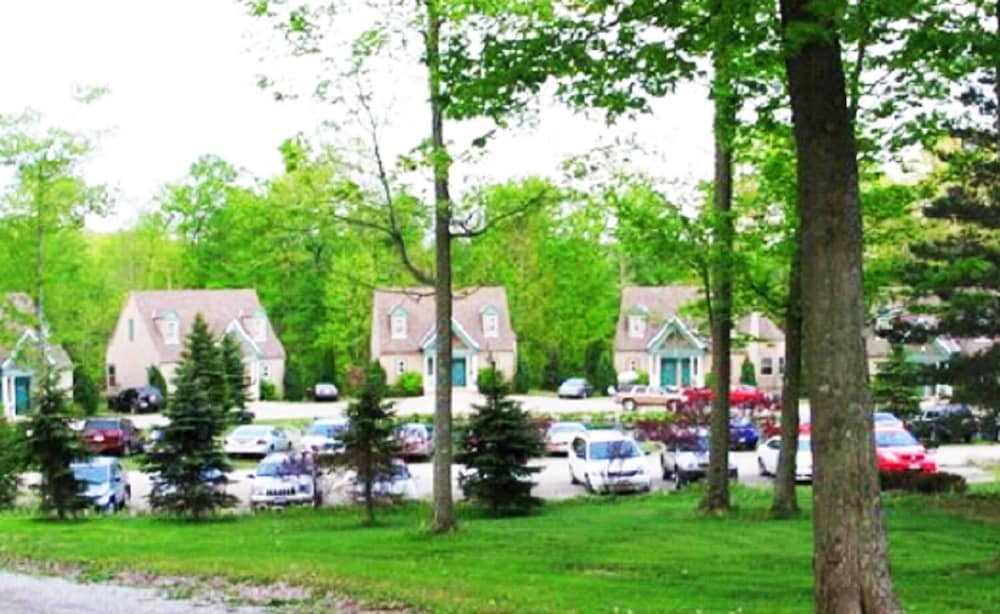 Spruce Hill Inn and Cottages - photo 33
