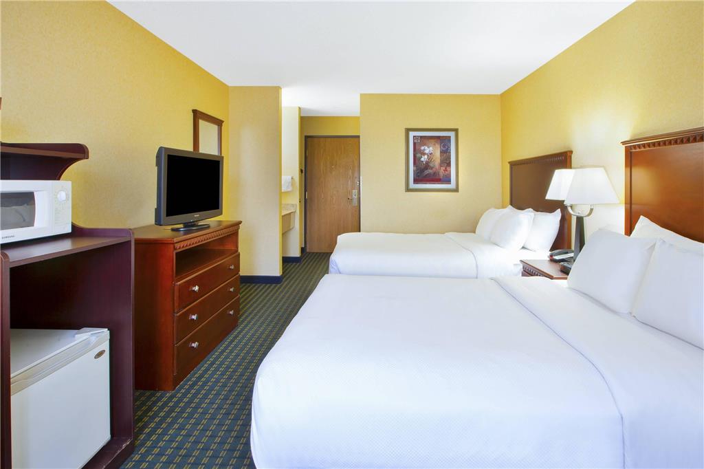 Quality Inn Marshall near I 69 - photo 9