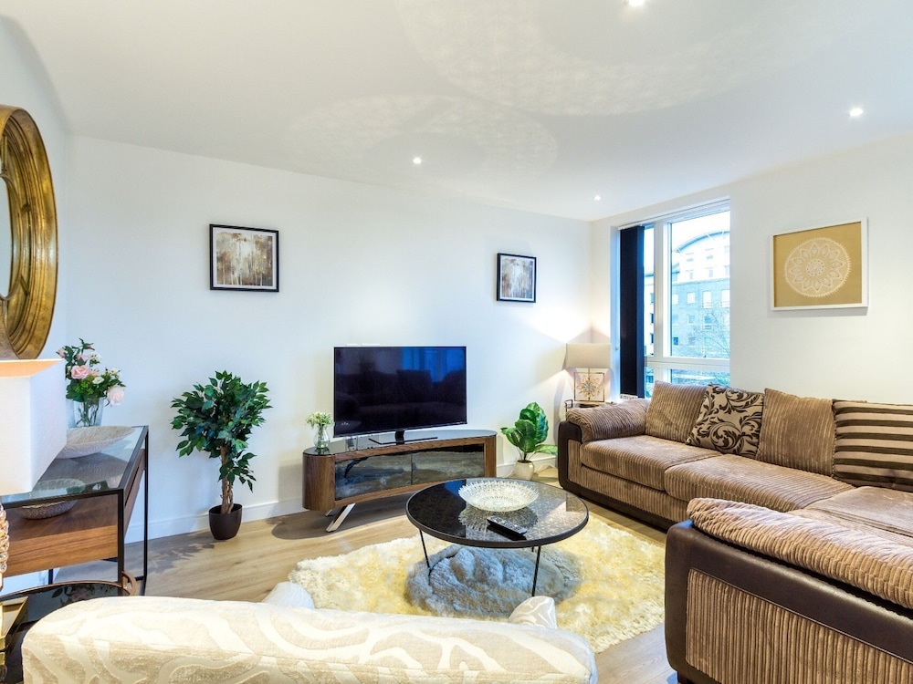 2 Bed Property Close To Heathrow Airport 15184543 — Hounslow