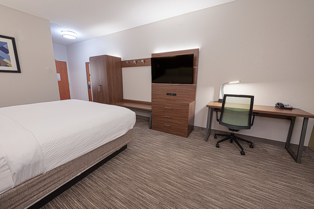 Holiday Inn Express Hotel & Suites East Lansing by IHG - photo 4