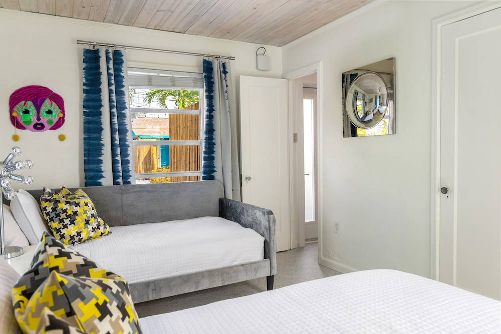 Sunset Inn & Cottages - photo 7
