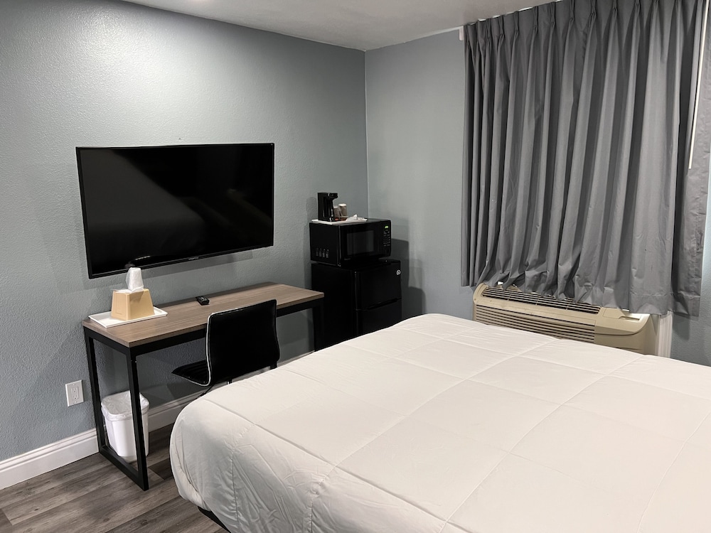 Surf City Inn and Suites - photo 23