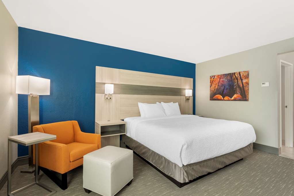 Best Western Plus Magnolia Inn Suites - photo 10