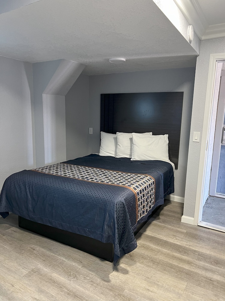 Sea Garden Inn - photo 3