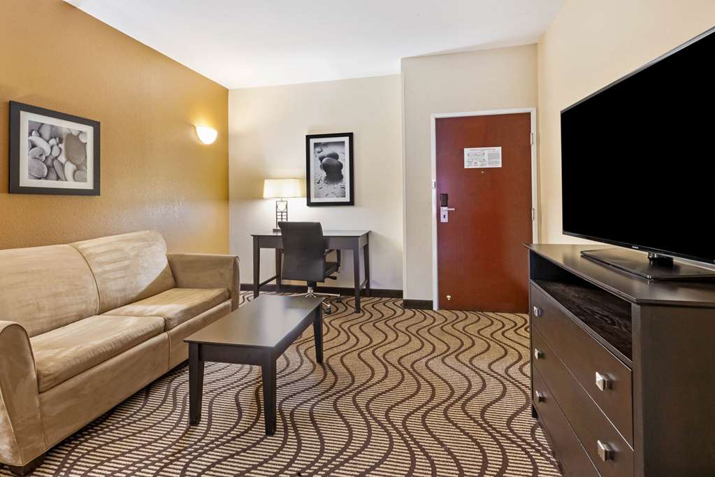 La Quinta Inn & Suites by Wyndham South Bend - photo 32